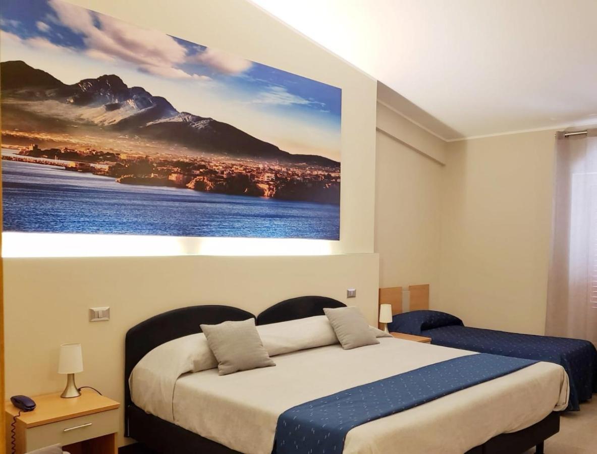 Hotel Il Gabbiano Termini Imerese Exterior foto